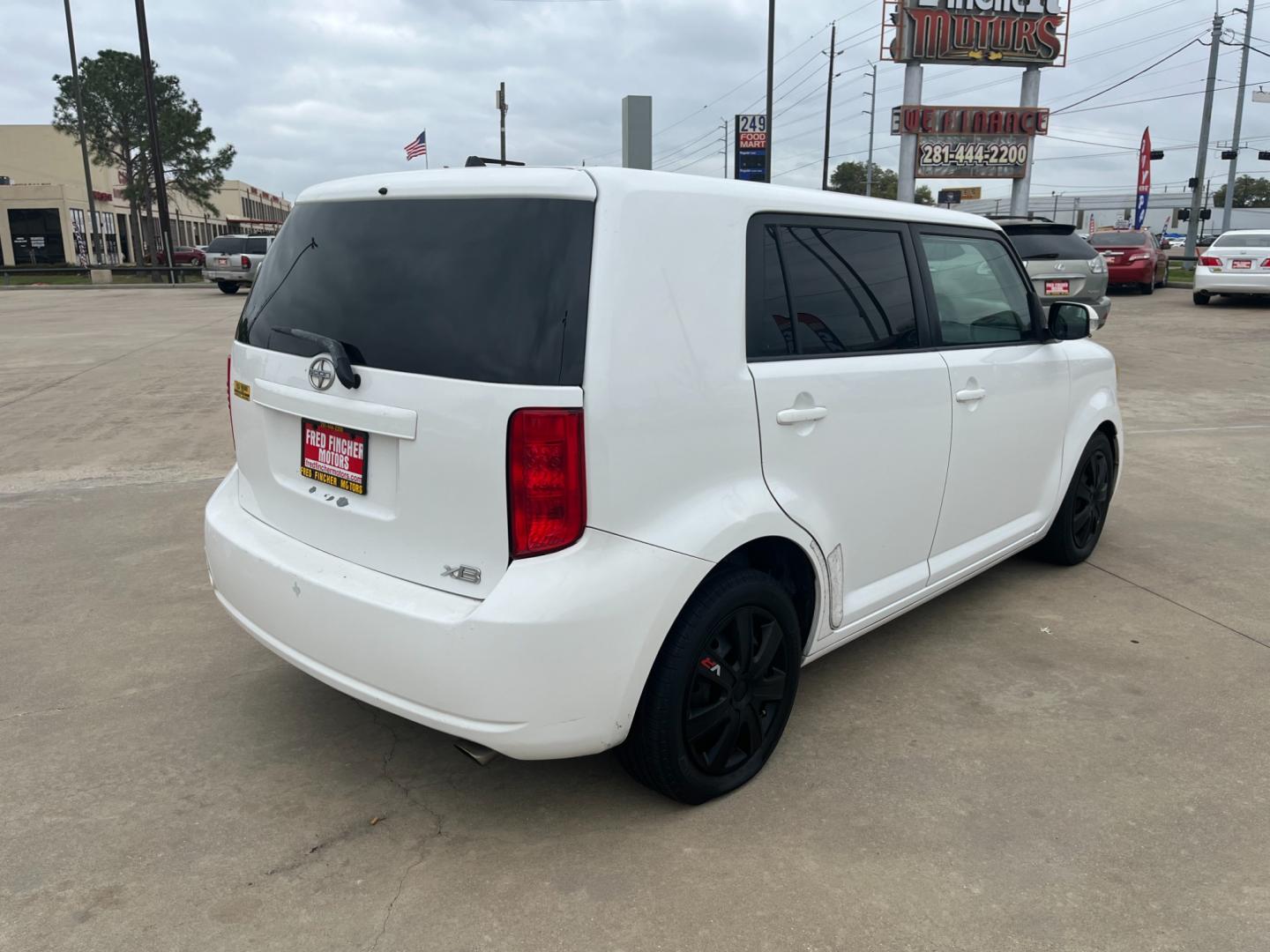 2009 white /black Scion xB Wagon (JTLKE50E591) with an 2.4L L4 DOHC 16V engine, Automatic transmission, located at 14700 Tomball Parkway 249, Houston, TX, 77086, (281) 444-2200, 29.928619, -95.504074 - Photo#6